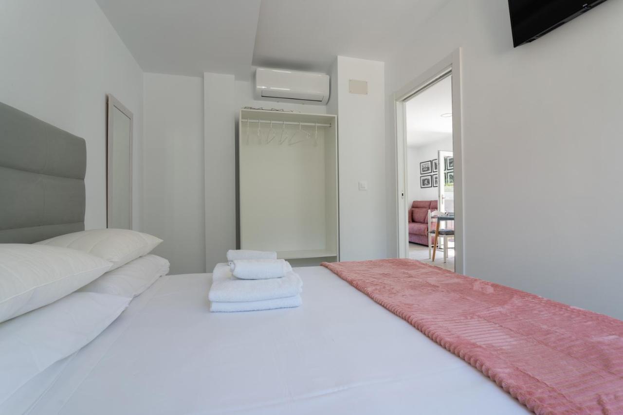 Solpor Galitrips - Apartamentos Corcubión Eksteriør billede